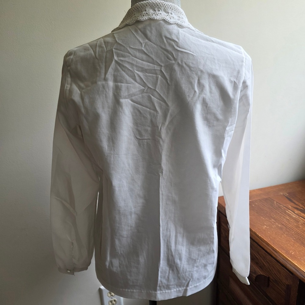 Vintage Union Made White Eyelet Lace Blouse Coquette Pearl Button Top USA Made - Picture 4 of 10